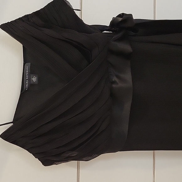Banana Republic size 2 silk camisole top with bow - Picture 2 of 5